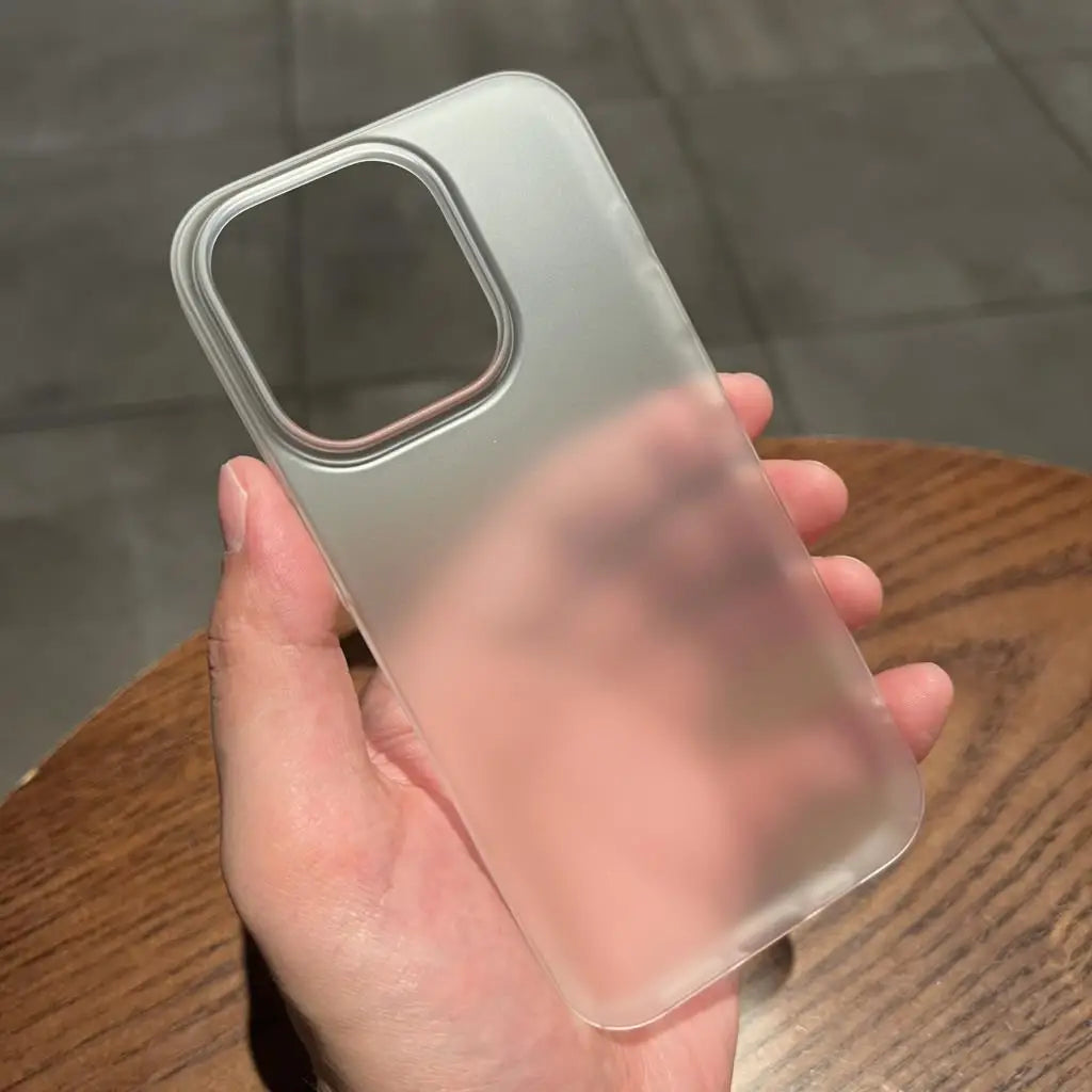 Coque ultra-fine mate iPhone transparent laiteux