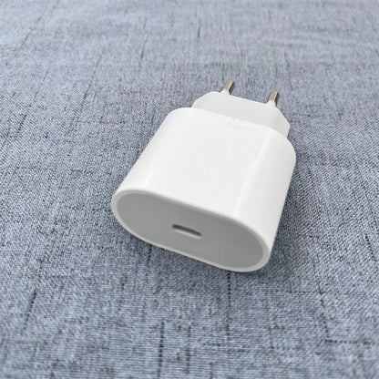 Chargeur USB-C 20W BURGAS, vue de trois quarts, prise EU pliable